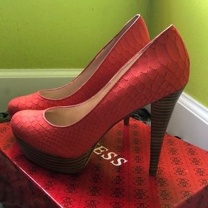 [MOVING SALE] Guess platform coral platform heels